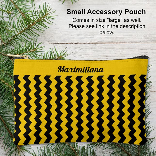 Chevras amarillas y negras - Bolsa accesoria peque (Small Accessory Pouch - Yellow and Black Chevrons by Leapfroglisics Shop)