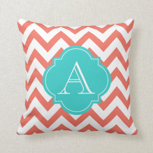 Chevron coralino y blanco raya la almohada del
