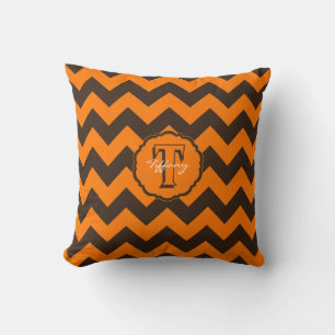 Chevron Monograma SC, almohada cuadrada Naranja-ma