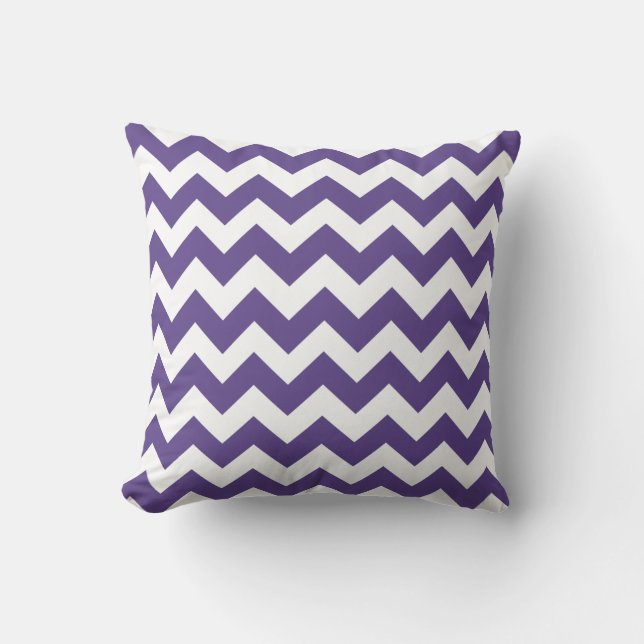 Chevron ultravioleta y almohada de franjas blancas (Anverso)