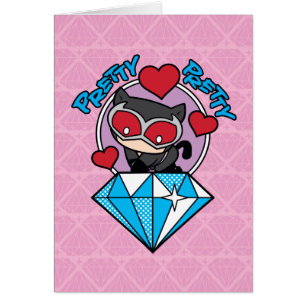 Chibi Catwoman sentada encima del Diamante grande