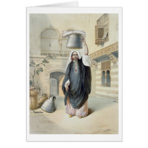 Chica árabe joven que vuelve del Hammam en El