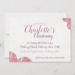 Chica bautizando invitaciones de flores rosas y bl
