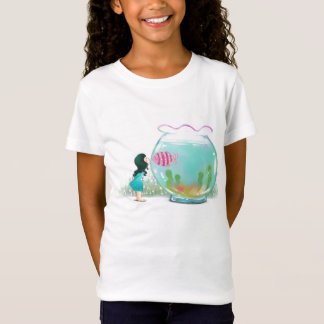 Chica con la camiseta de Fish Bowl