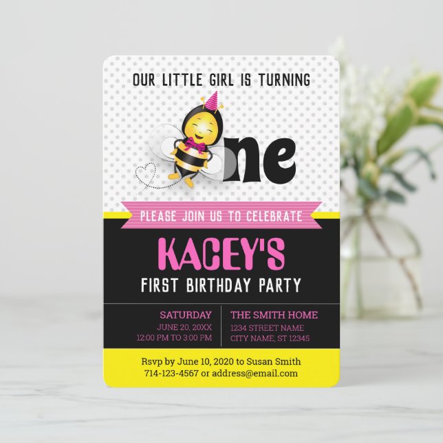Chica de abejas feliz primer cumpleaños invitación (Anverso de pie)