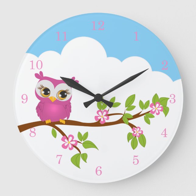 Chica de Búho en una sucursal de relojes de pared