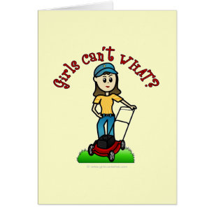 Chica de cuidado de césped ligero