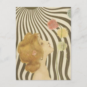 Chica de época con postal de Sol y Flores