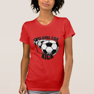 Chica de fútbol puede patear camiseta