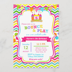Chica de invitaciones a la fiesta de cumpleaños de