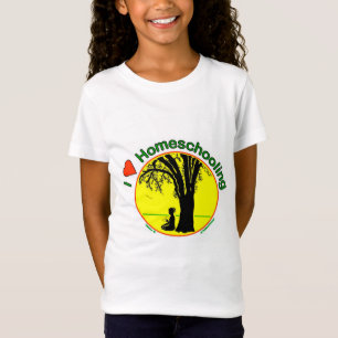 Chica de la camiseta de Homeschool