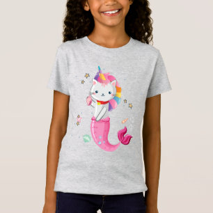 Chica de la camiseta del unicornio de la sirena