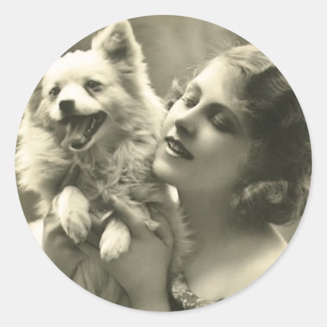 Chica de la época y sus pegatinas de perro (Anverso)