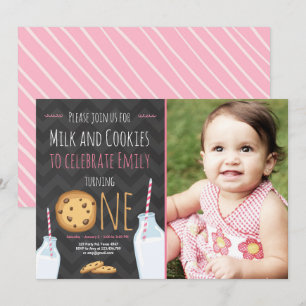 Chica de la invitación de cumpleaños a la leche y 
