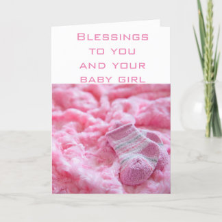 Chica de recogida de tarjetas de felicitación duch