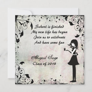 Chica de silueta con invitación a graduación de ma