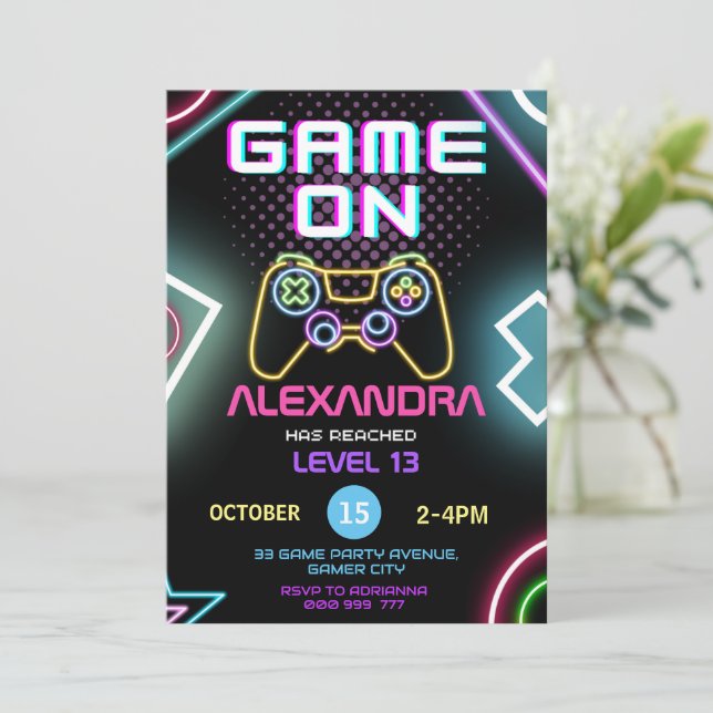 Chica de videojuegos Neon Birthday Invitación (Anverso de pie)