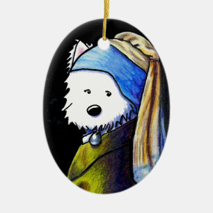 Chica de Westie con el ornamento del pendiente de