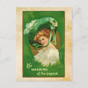 Chica del Día de San Patricio en postal Gorra