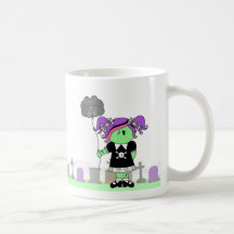 Chica del zombi con el globo del cerebro en taza