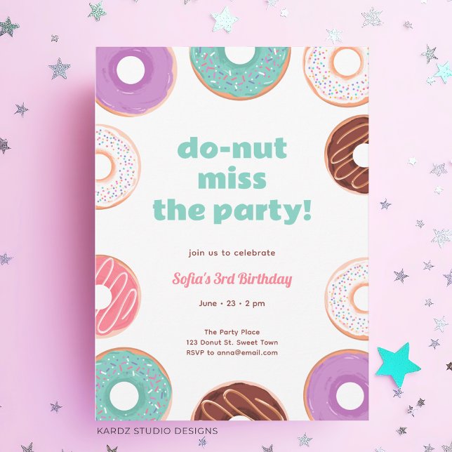 Chica donut fiesta cumpleaños Invitación (Customize this sweet donut birthday invitation with any girl's age. )