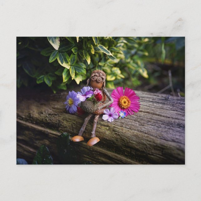 Chica elfo de Acorn con flores postal (Anverso)