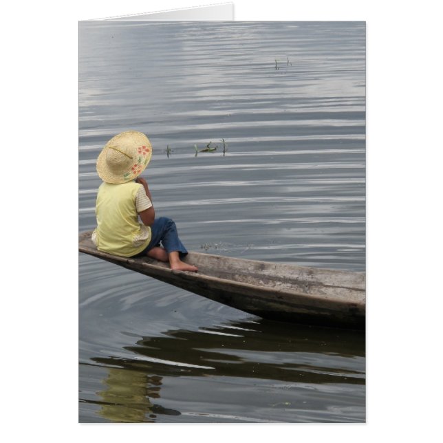 Chica en barco en el lago Inle (Frente)