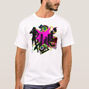 Chica en la camiseta de la ciudad