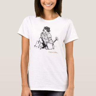 Chica en la camiseta del jardín