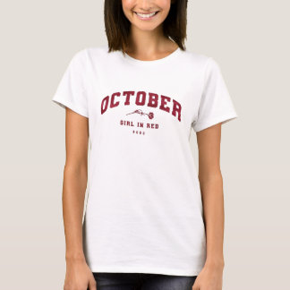 Chica en la camiseta roja de octubre