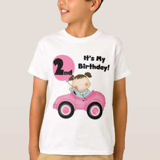 Chica en las 2das camisetas y regalos del