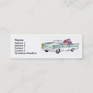 Chica en tarjetas de un perfil del convertible