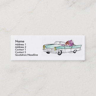 Chica en tarjetas de un perfil del convertible