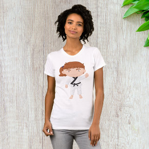 Chica haciendo camiseta de mujeres de Karate