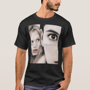 Chica interrumpió camiseta esencial