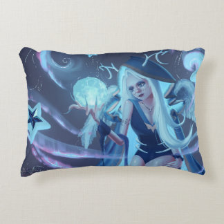 Chica luna almohada