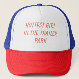 Chica más caliente en el parque de remolques gorra