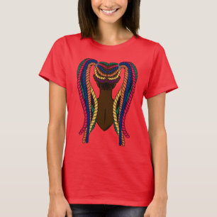 Chica negra rompe camiseta de mujer