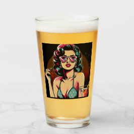 Chica pin-up retro de estilo cómico con un cóctel
