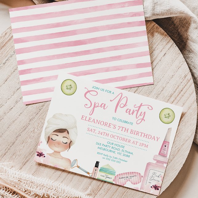 Chica Productos De Belleza Spa Fiesta Invitación d (Sweet spa party birthday invitation featuring a brown haired girl and beauty products. )