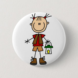 Chica que acampa con el botón de la linterna