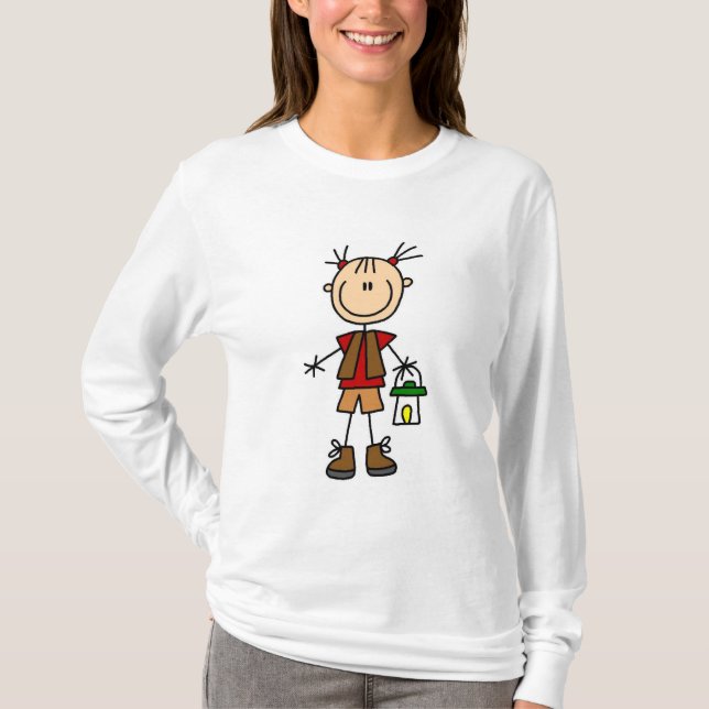 Chica que acampa con las camisetas y los regalos (Anverso)
