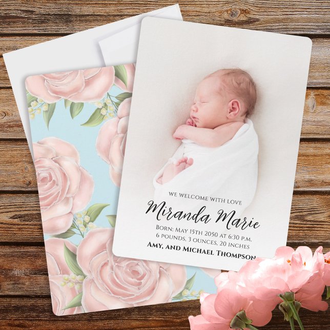 Chica Sobrecarga simple Texto de foto recién nacid (Baby photo announcement with pretty pink floral rose pattern. )
