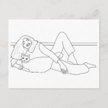 Chica tendido por gato, coloreando postales