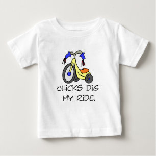 Chicas cavan mis camisetas de paseo y regalos.