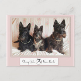 Chicas de clase llevan postal de Perlas