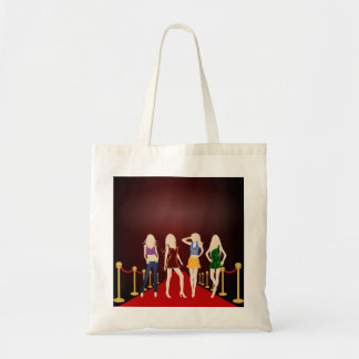 Chicas de la moda roja en las bolsas de té de la a