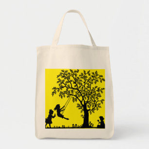 Chicas divirtiéndose con la bolsa Tote