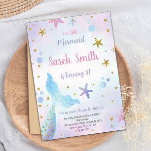 Chicas editables bajo la tarjeta de Fiesta marino 