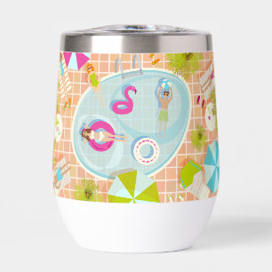 Chicas en bikini y chicos jugando juegos en la pis